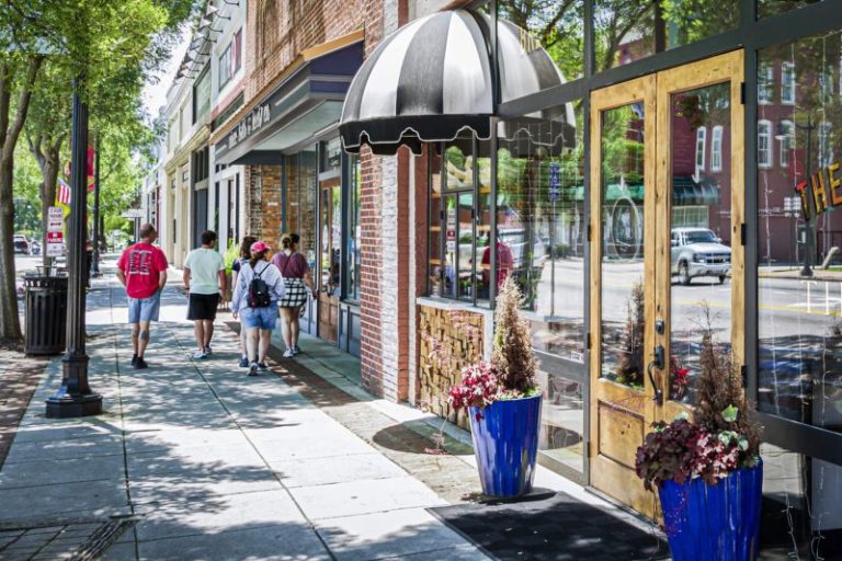 Small businesses are still hungry to hire, but many workers eye better pay elsewhere