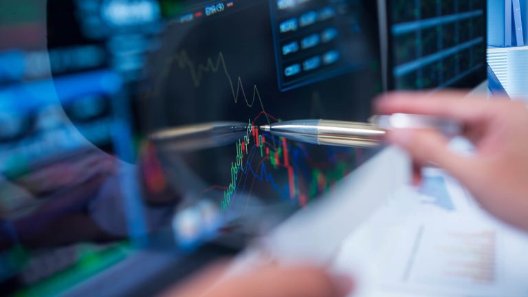 From Summer Doldrums to Year-End Surge: How to Profit from Seasonal Trends in Precious Metals and Bitcoin