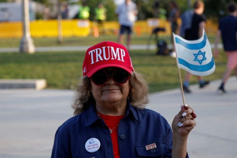 Trump takes it upon himself to decide who is a proper Jew