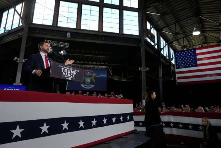 At Vance events, a back-and-forth with media is red meat for the crowd